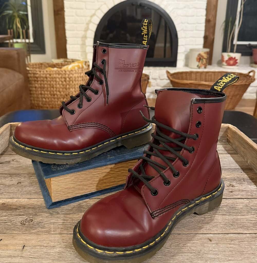Dr. Martens 1460 Women’s Size 9 Cherry Red Burgundy Leather 8-Eye Boots - Picture 3 of 14